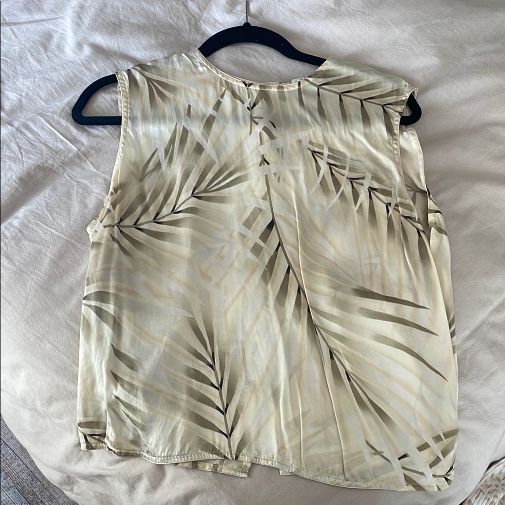 Ellen Tracy Cream Sleeveless Boxy Blouse